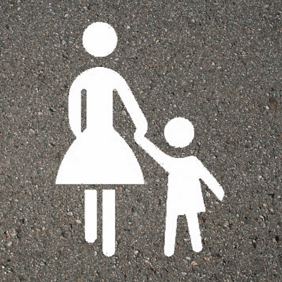 Swarco Eurotherm Piktogramm Frau mit Kind 560 x 750 weiss